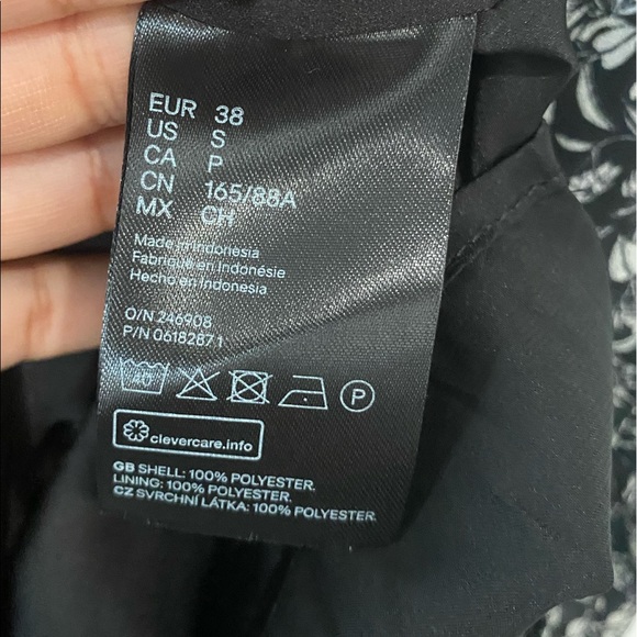 NWOT H&M V-neck dress size Small - Picture 7 of 10